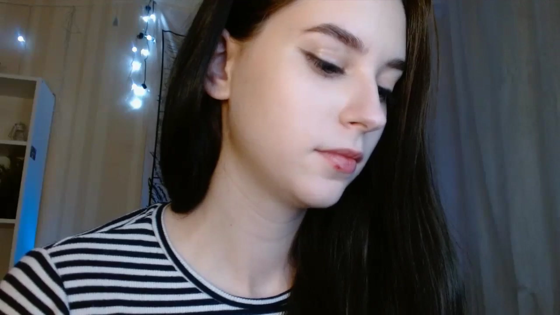 Gallery image thumbnail from ElsieF_'s myfreecams stream on, 12/17/2023, 19:18 image 5 of 20