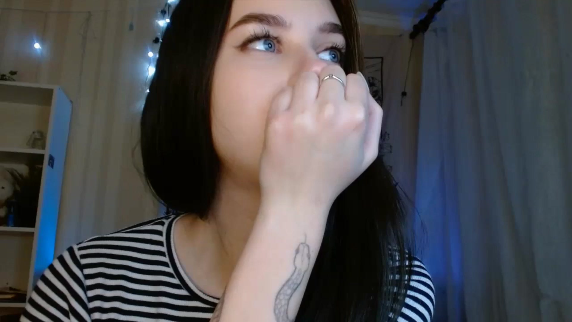 Gallery image thumbnail from ElsieF_'s myfreecams stream on, 12/17/2023, 19:18 image 19 of 20