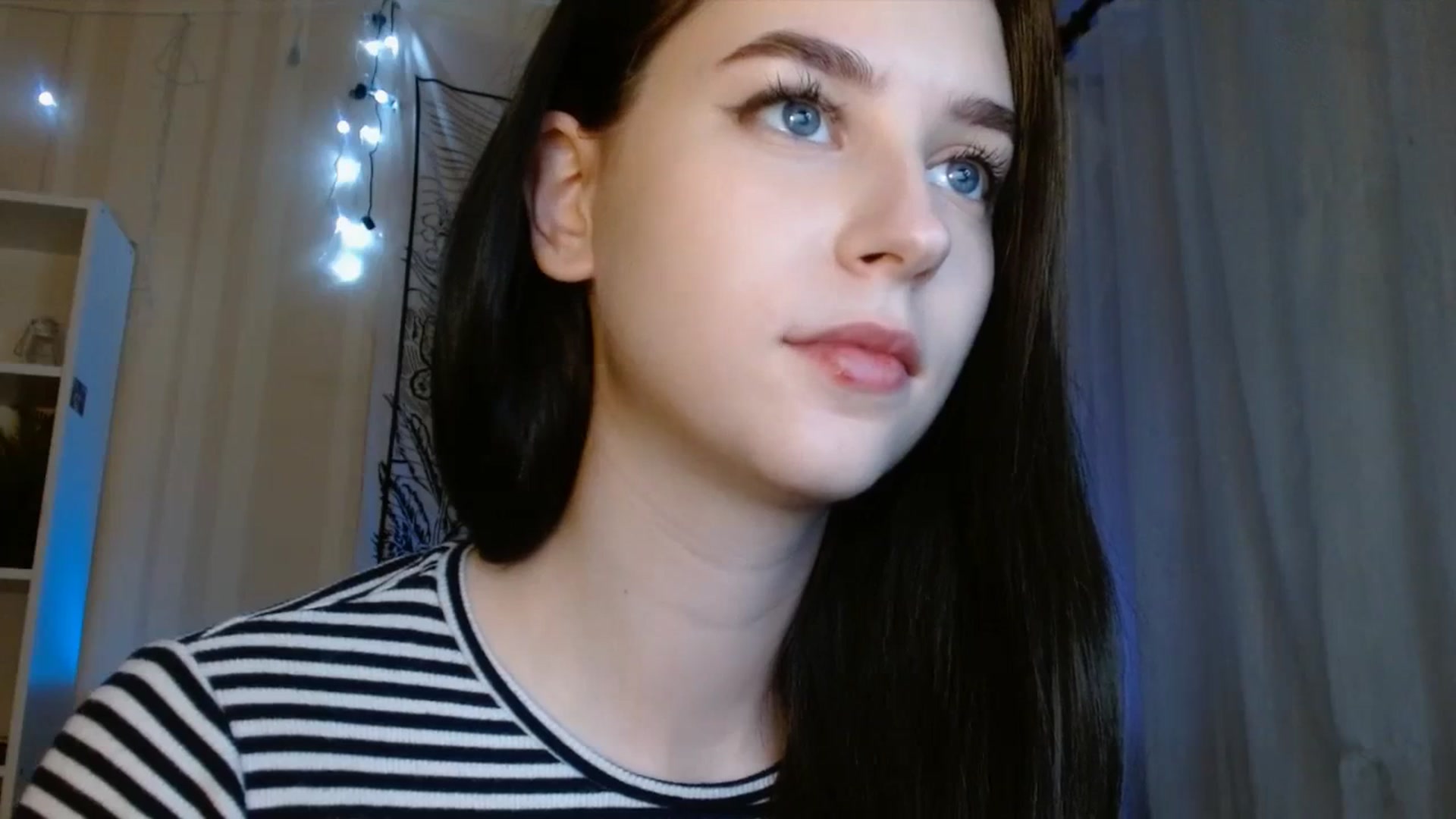 Gallery image thumbnail from ElsieF_'s myfreecams stream on, 12/17/2023, 19:18 image 3 of 20