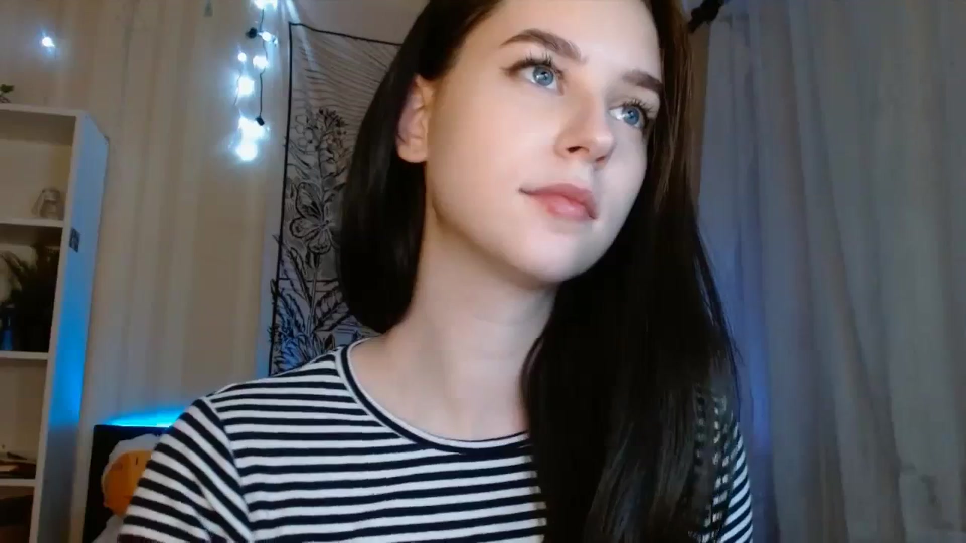 Gallery image thumbnail from ElsieF_'s myfreecams stream on, 12/17/2023, 19:18 image 20 of 20