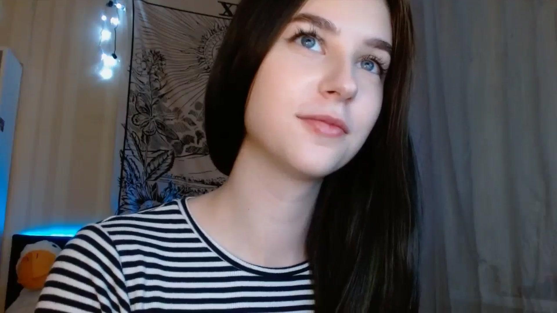 Gallery image thumbnail from ElsieF_'s myfreecams stream on, 12/17/2023, 19:49 image 5 of 20