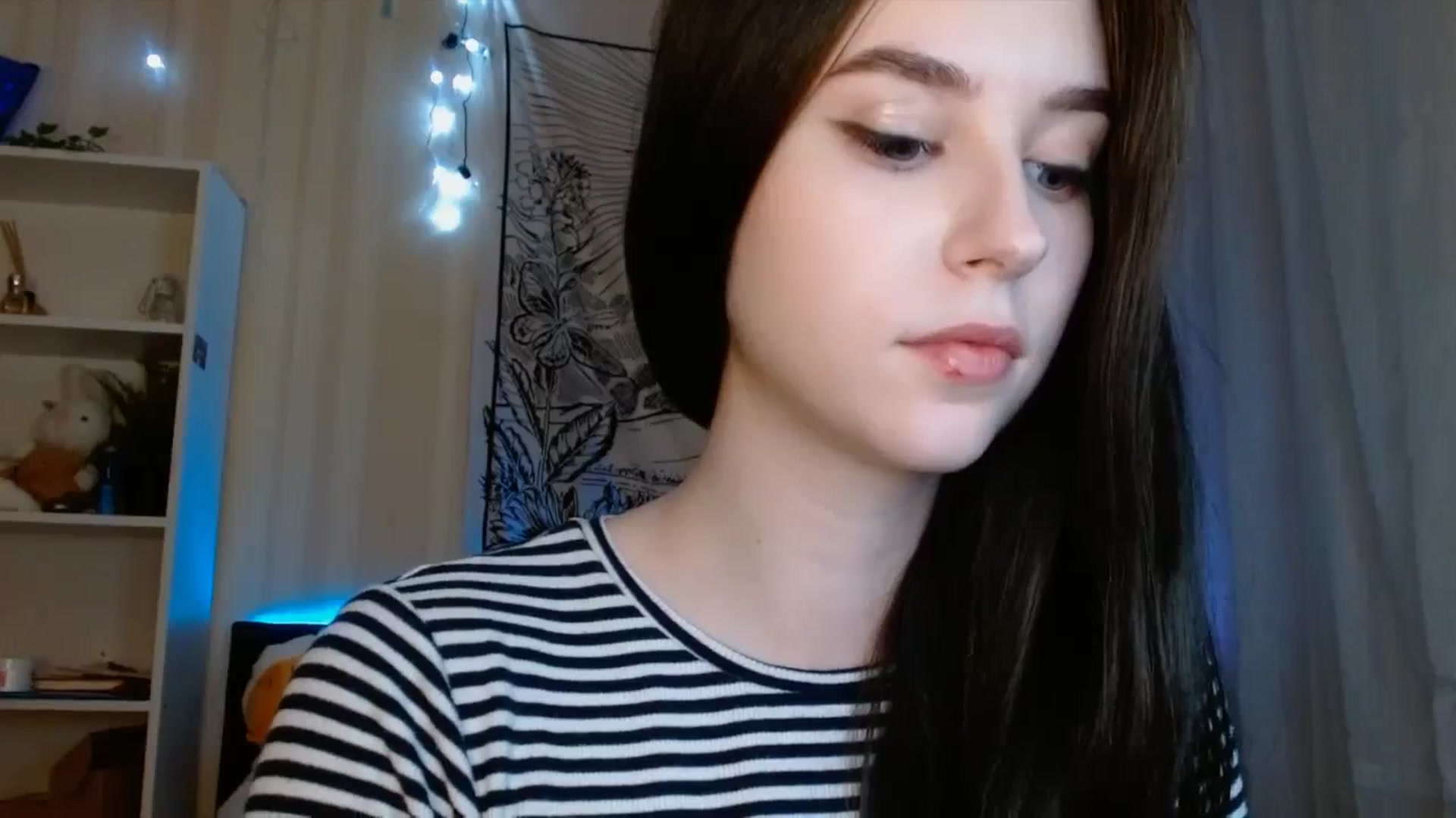 Gallery image thumbnail from ElsieF_'s myfreecams stream on, 12/17/2023, 19:49 image 3 of 20