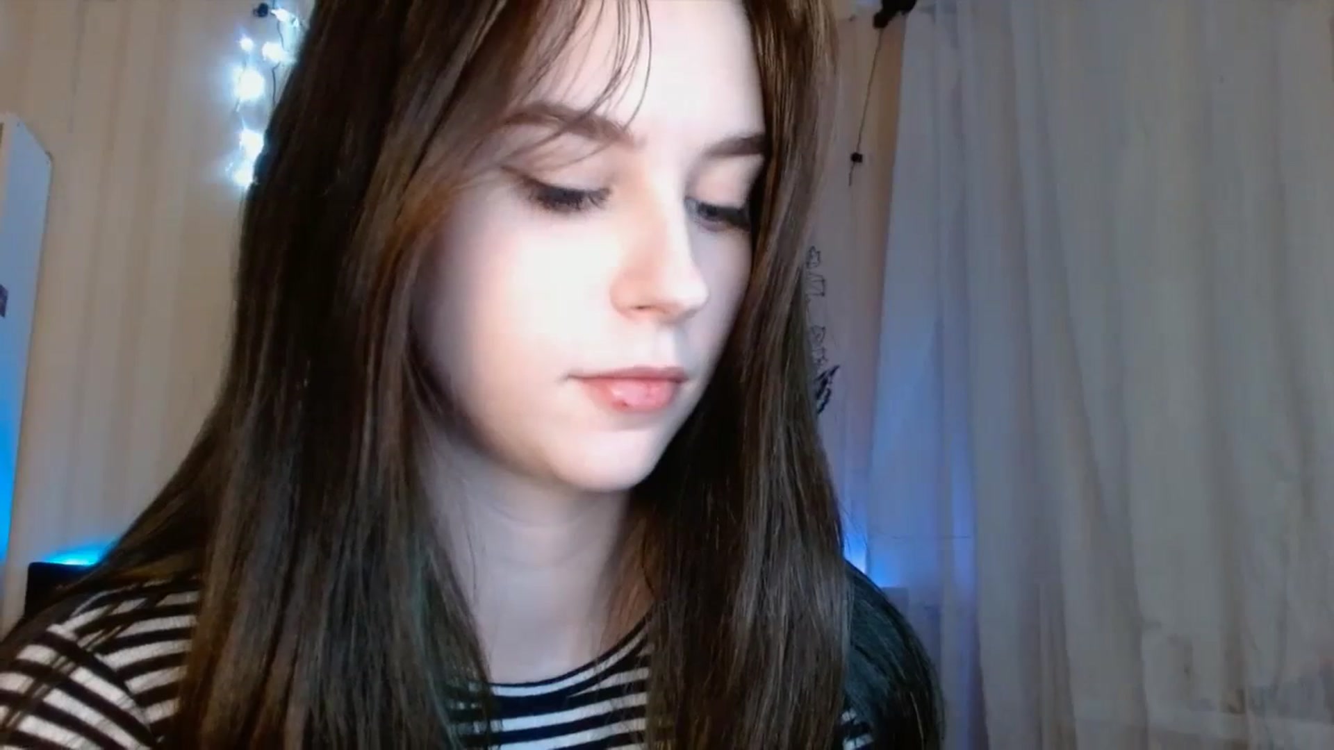 Gallery image thumbnail from ElsieF_'s myfreecams stream on, 12/17/2023, 19:49 image 11 of 20