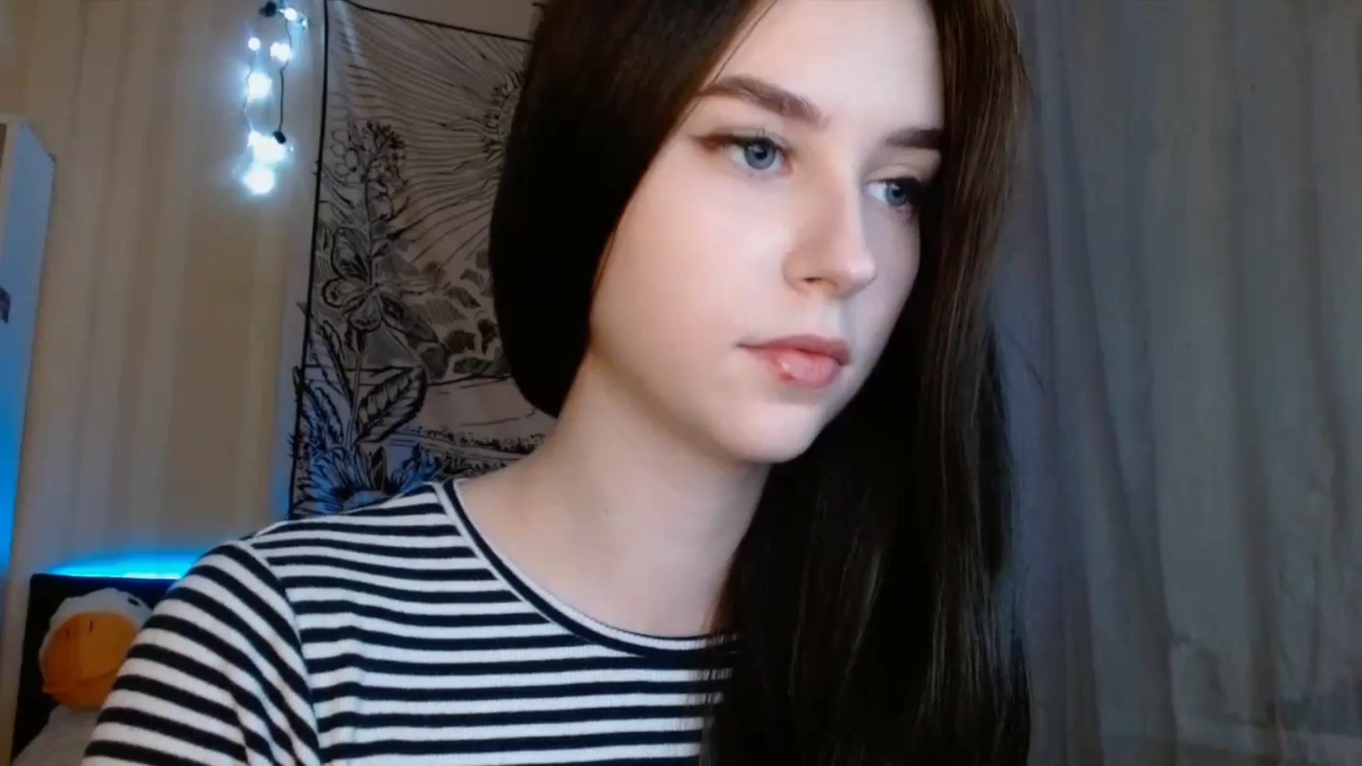 Gallery image thumbnail from ElsieF_'s myfreecams stream on, 12/17/2023, 19:49 image 4 of 20
