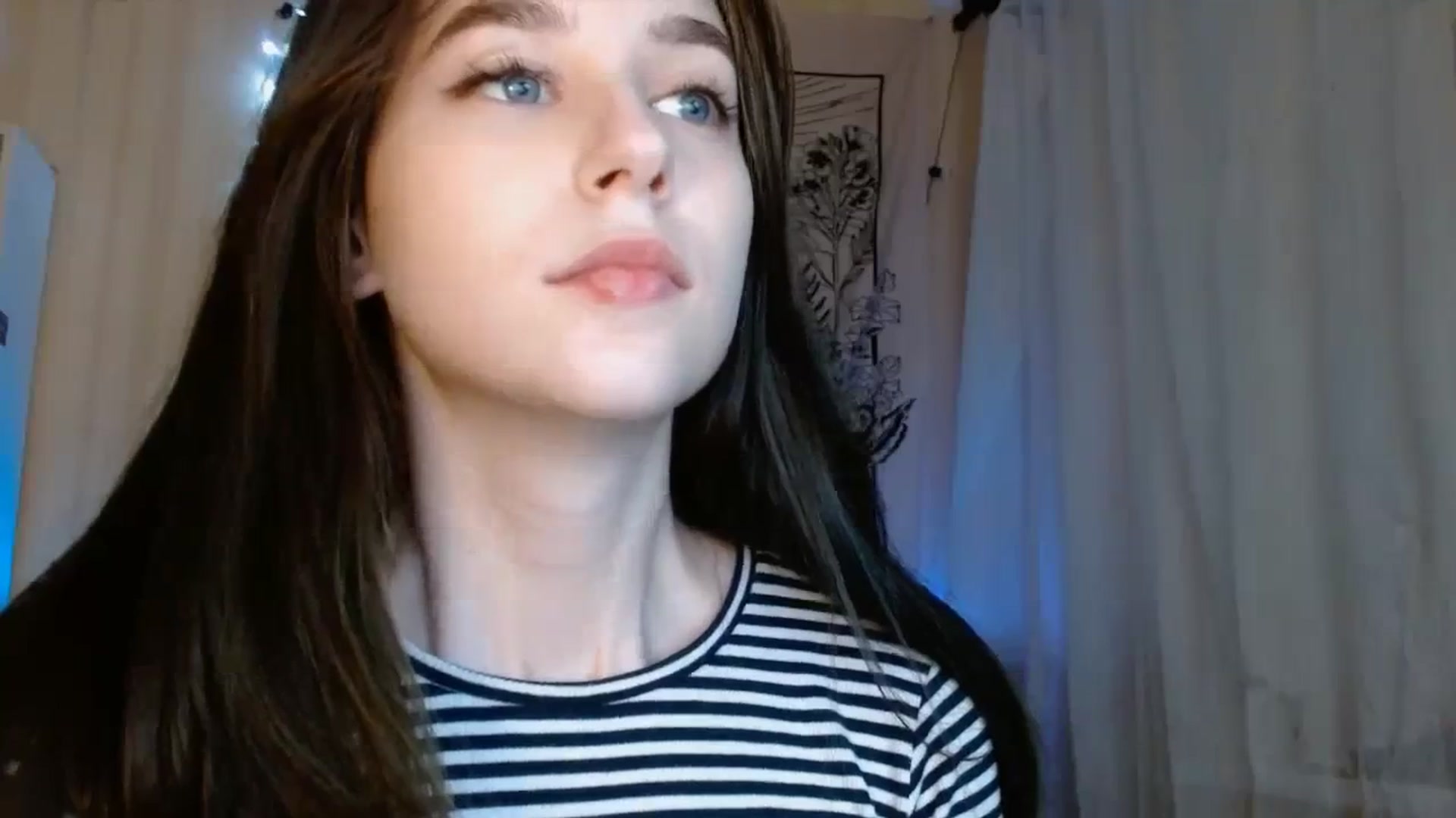 Gallery image thumbnail from ElsieF_'s myfreecams stream on, 12/17/2023, 19:49 image 10 of 20