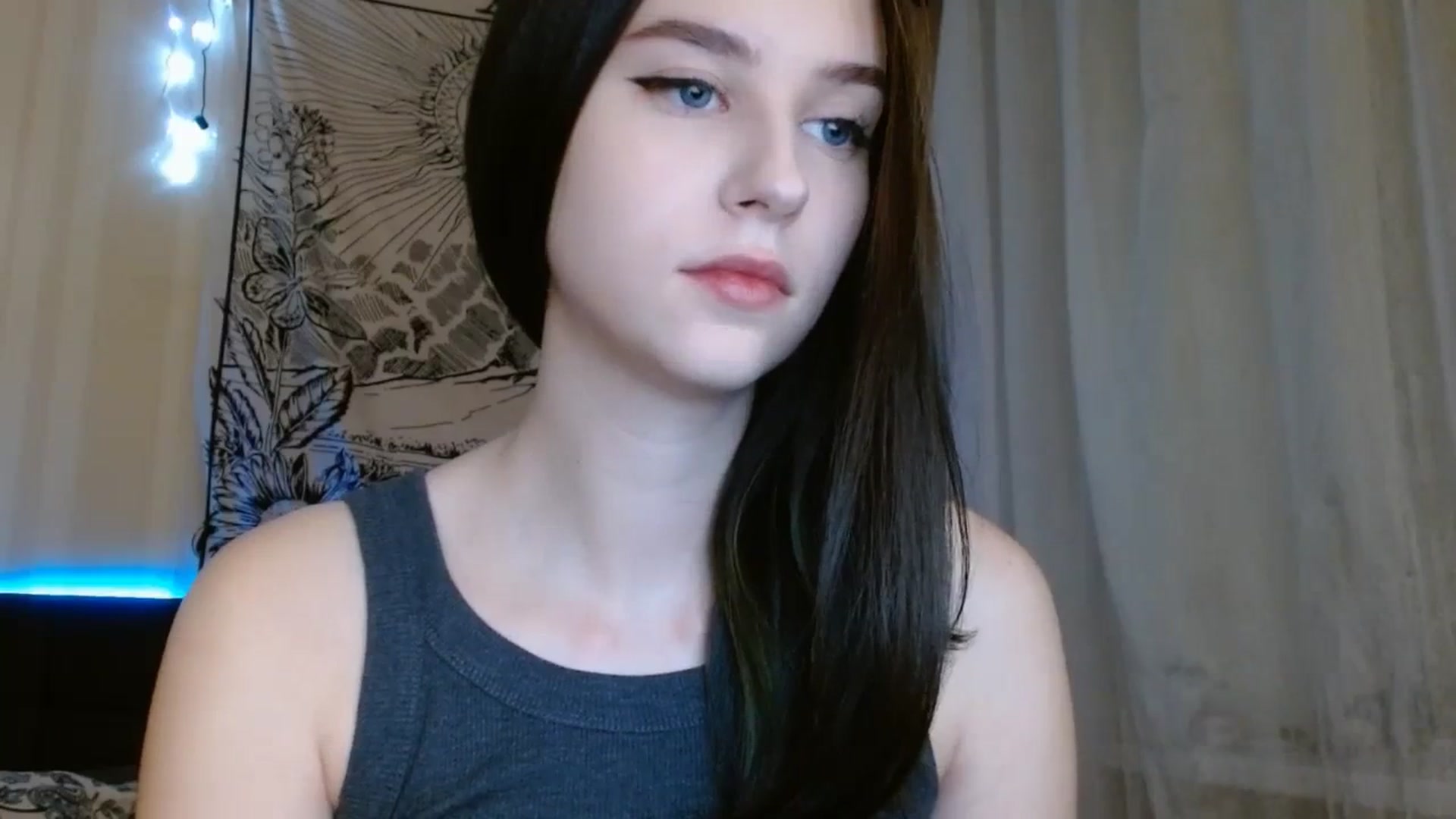 Gallery image thumbnail from ElsieF_'s myfreecams stream on, 12/21/2023, 16:37 image 3 of 20