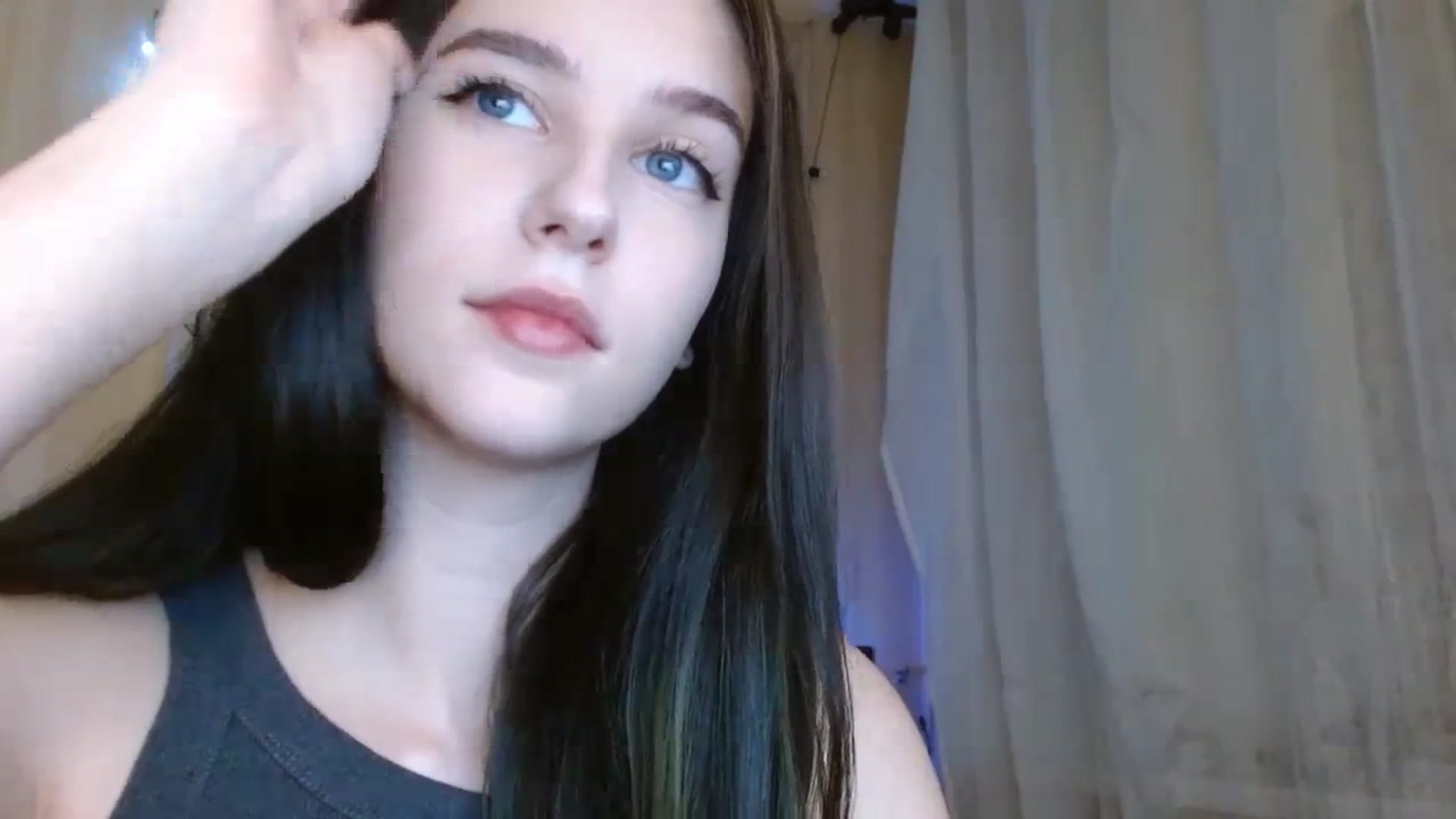 Gallery image thumbnail from ElsieF_'s myfreecams stream on, 12/21/2023, 16:37 image 10 of 20
