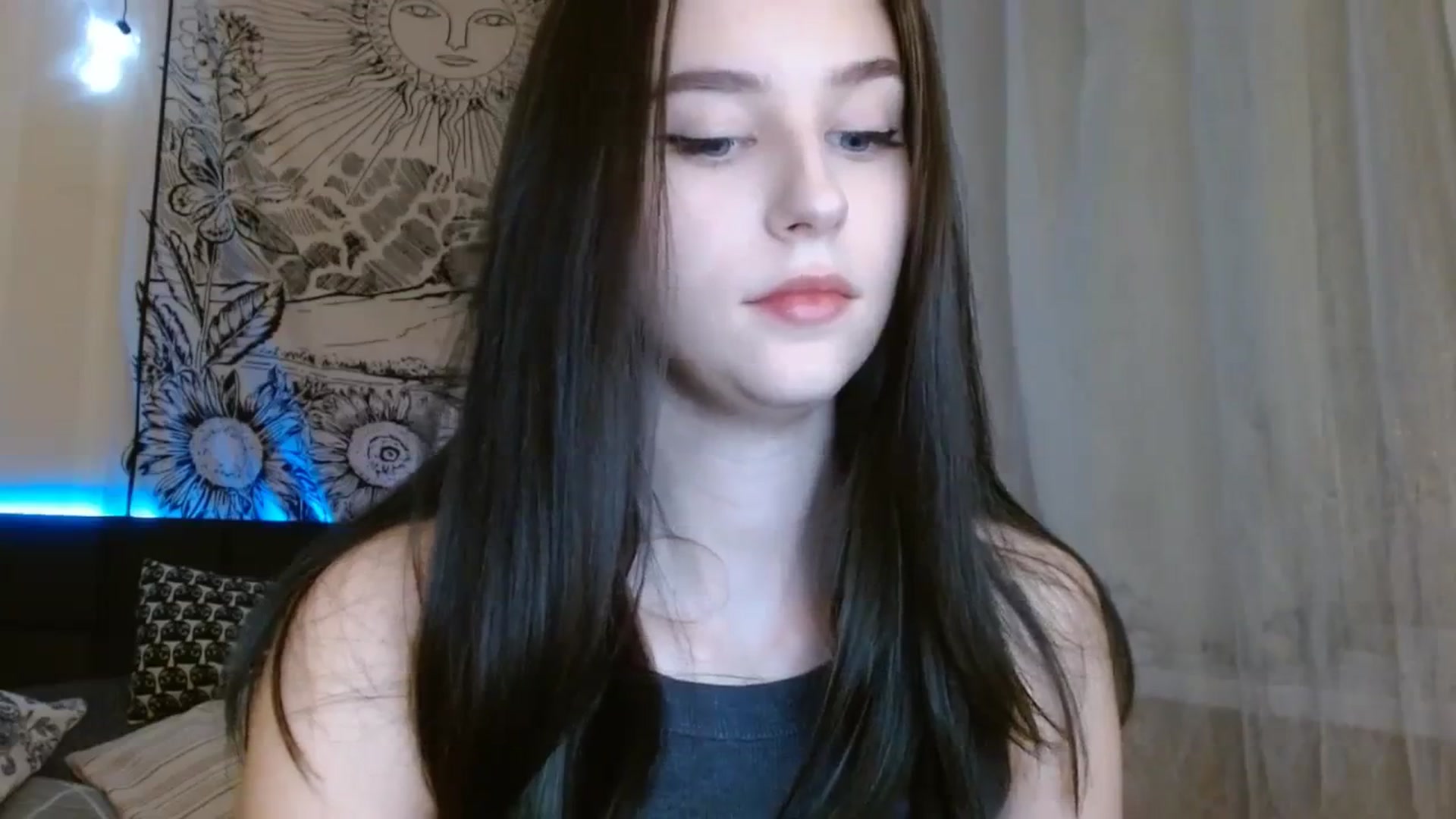 Gallery image thumbnail from ElsieF_'s myfreecams stream on, 12/21/2023, 16:37 image 6 of 20