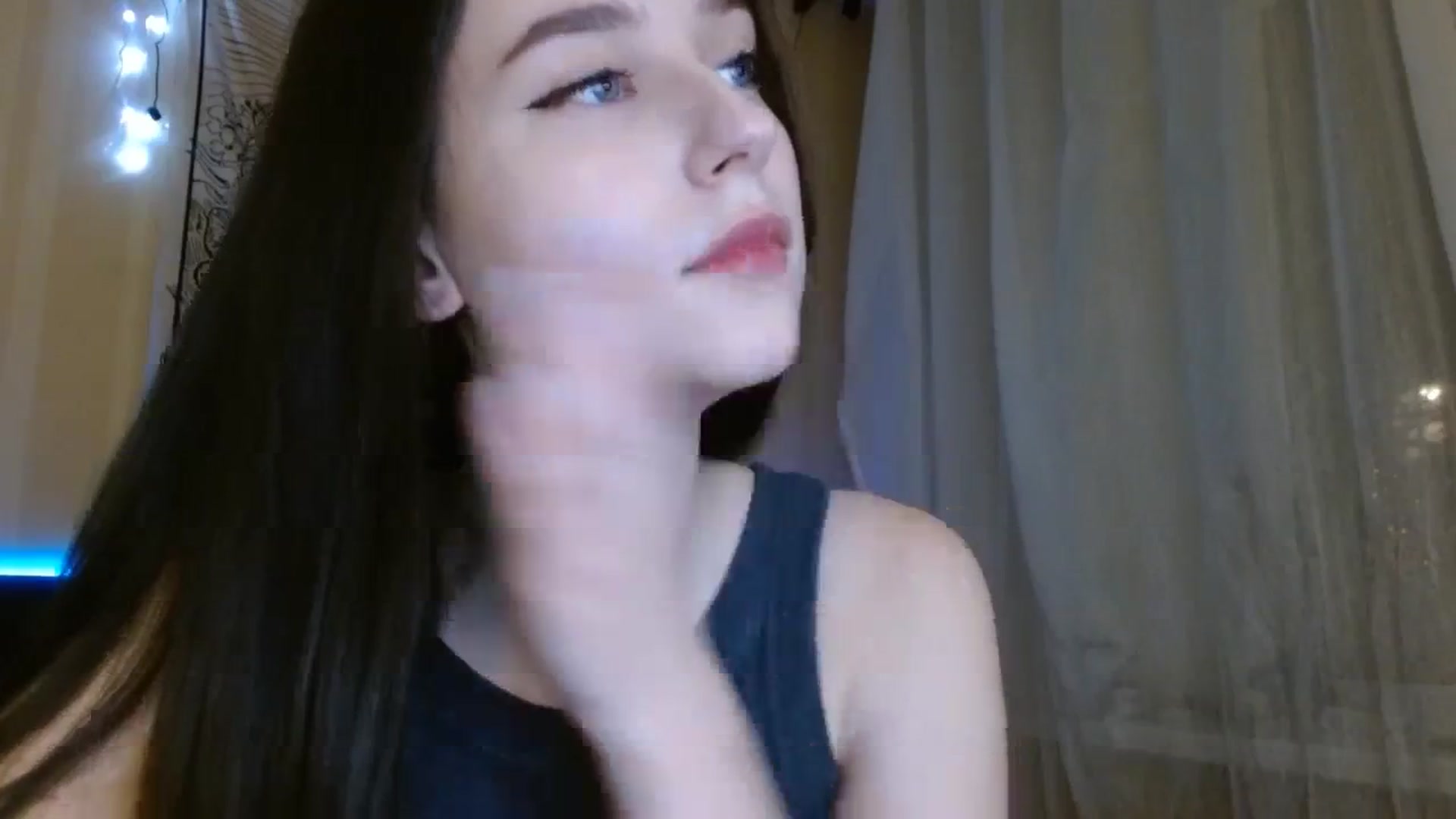 Gallery image thumbnail from ElsieF_'s myfreecams stream on, 12/21/2023, 16:37 image 19 of 20