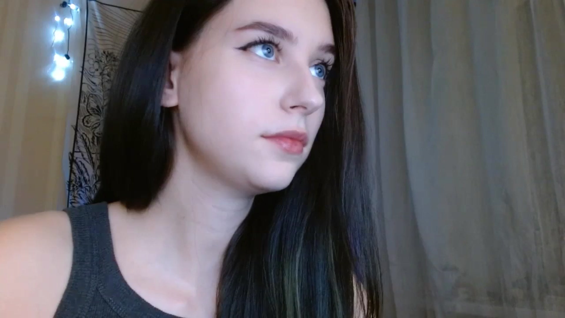 Gallery image thumbnail from ElsieF_'s myfreecams stream on, 12/21/2023, 16:37 image 11 of 20