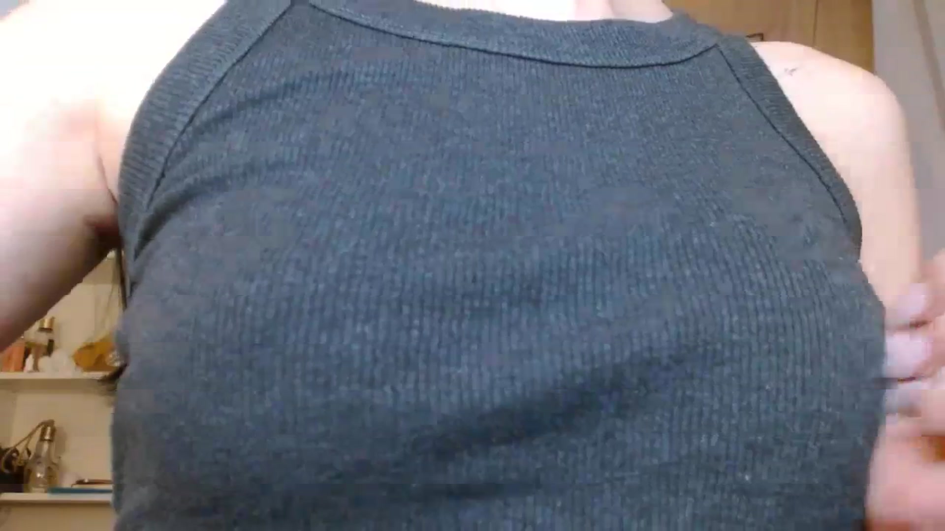Gallery image thumbnail from ElsieF_'s myfreecams stream on, 12/21/2023, 16:37 image 14 of 20