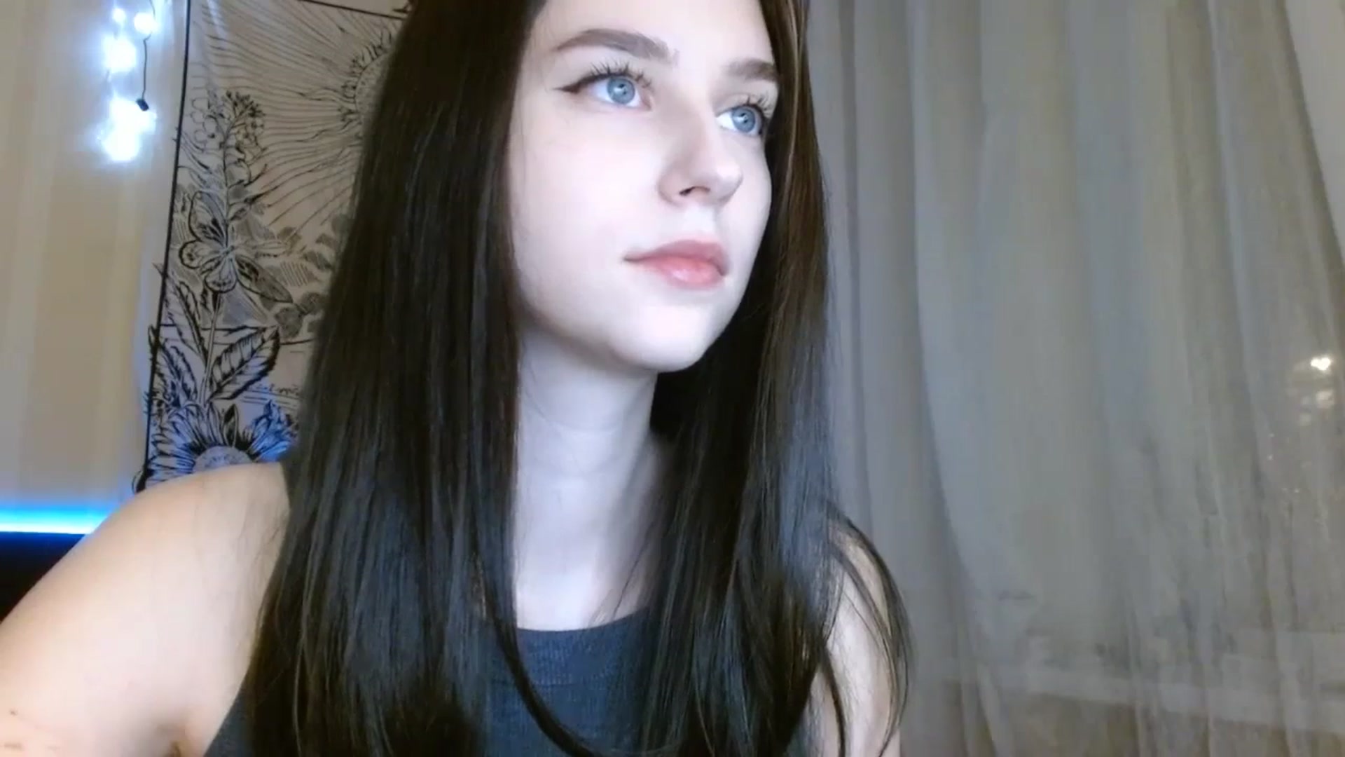 Gallery image thumbnail from ElsieF_'s myfreecams stream on, 12/21/2023, 16:37 image 20 of 20