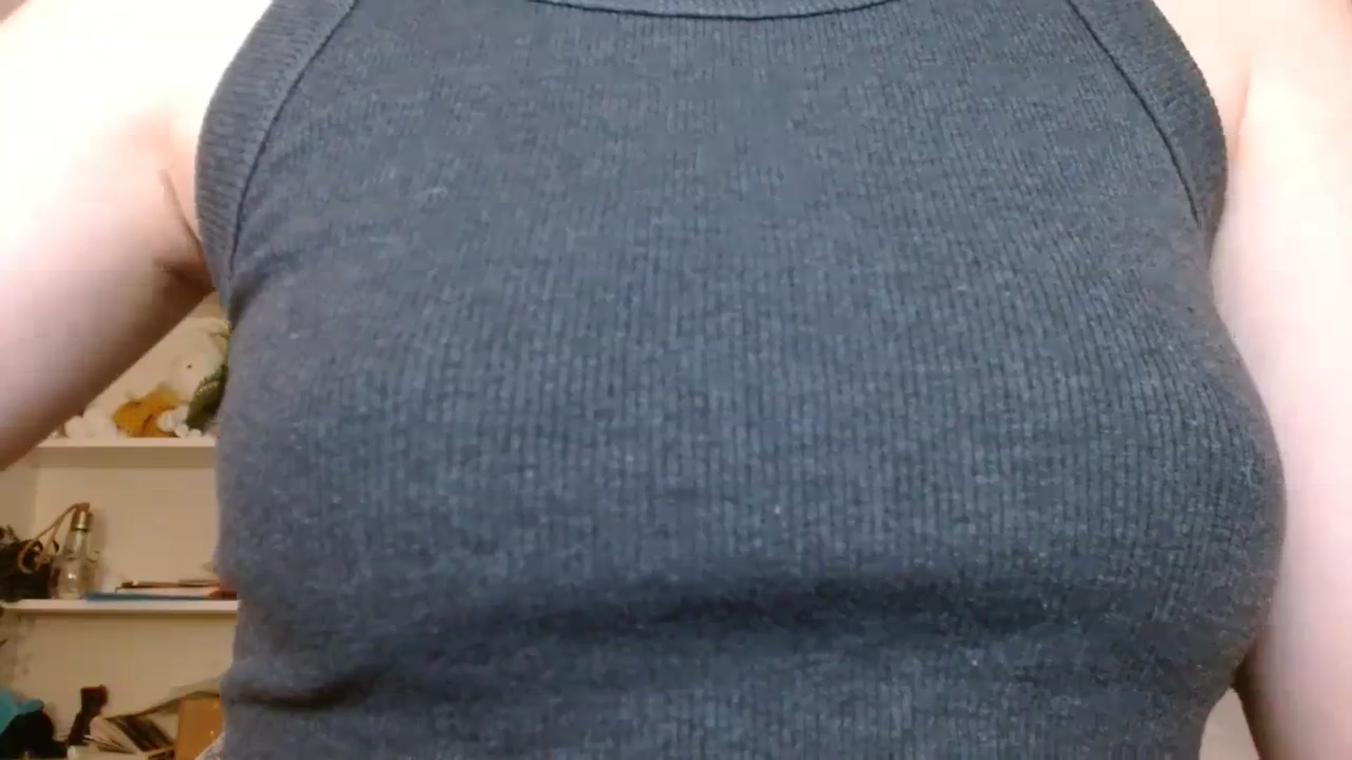 Gallery image thumbnail from ElsieF_'s myfreecams stream on, 12/21/2023, 16:37 image 17 of 20