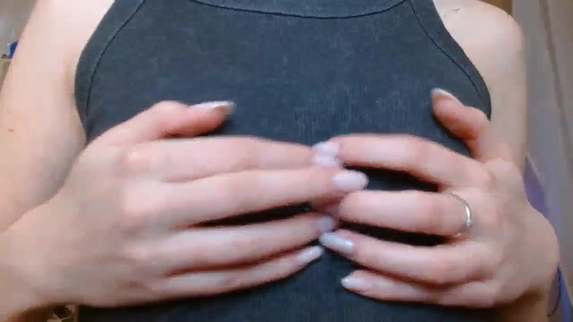 Gallery image thumbnail from ElsieF_'s myfreecams stream on, 12/21/2023, 16:37 image 16 of 20
