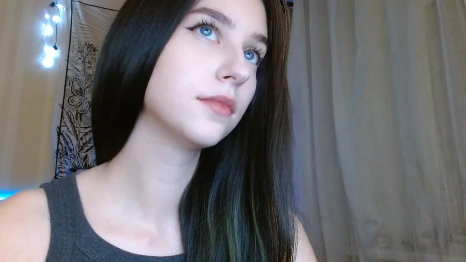 Gallery image thumbnail from ElsieF_'s myfreecams stream on, 12/21/2023, 16:37 image 7 of 20
