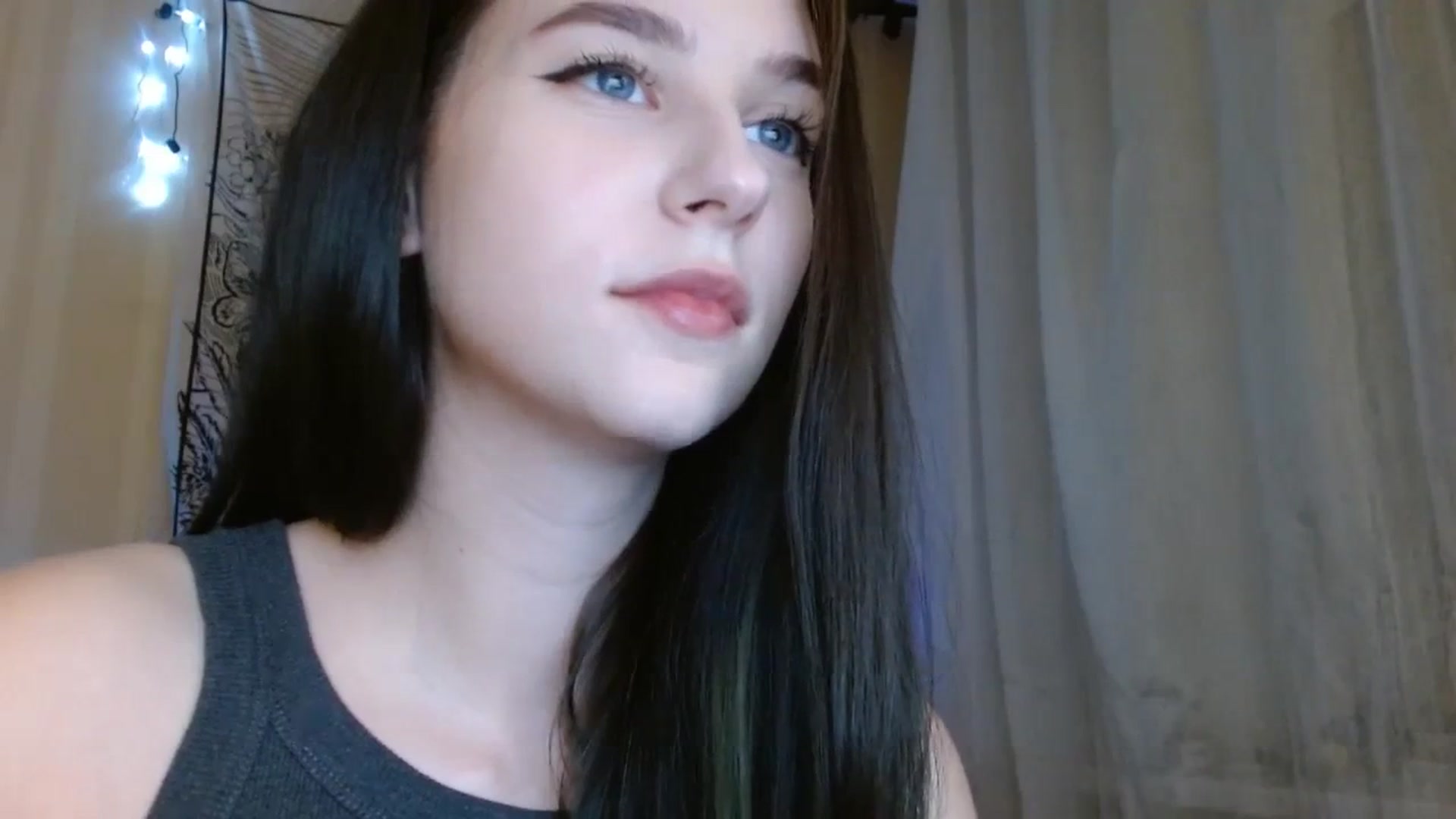Gallery image thumbnail from ElsieF_'s myfreecams stream on, 12/21/2023, 16:37 image 12 of 20