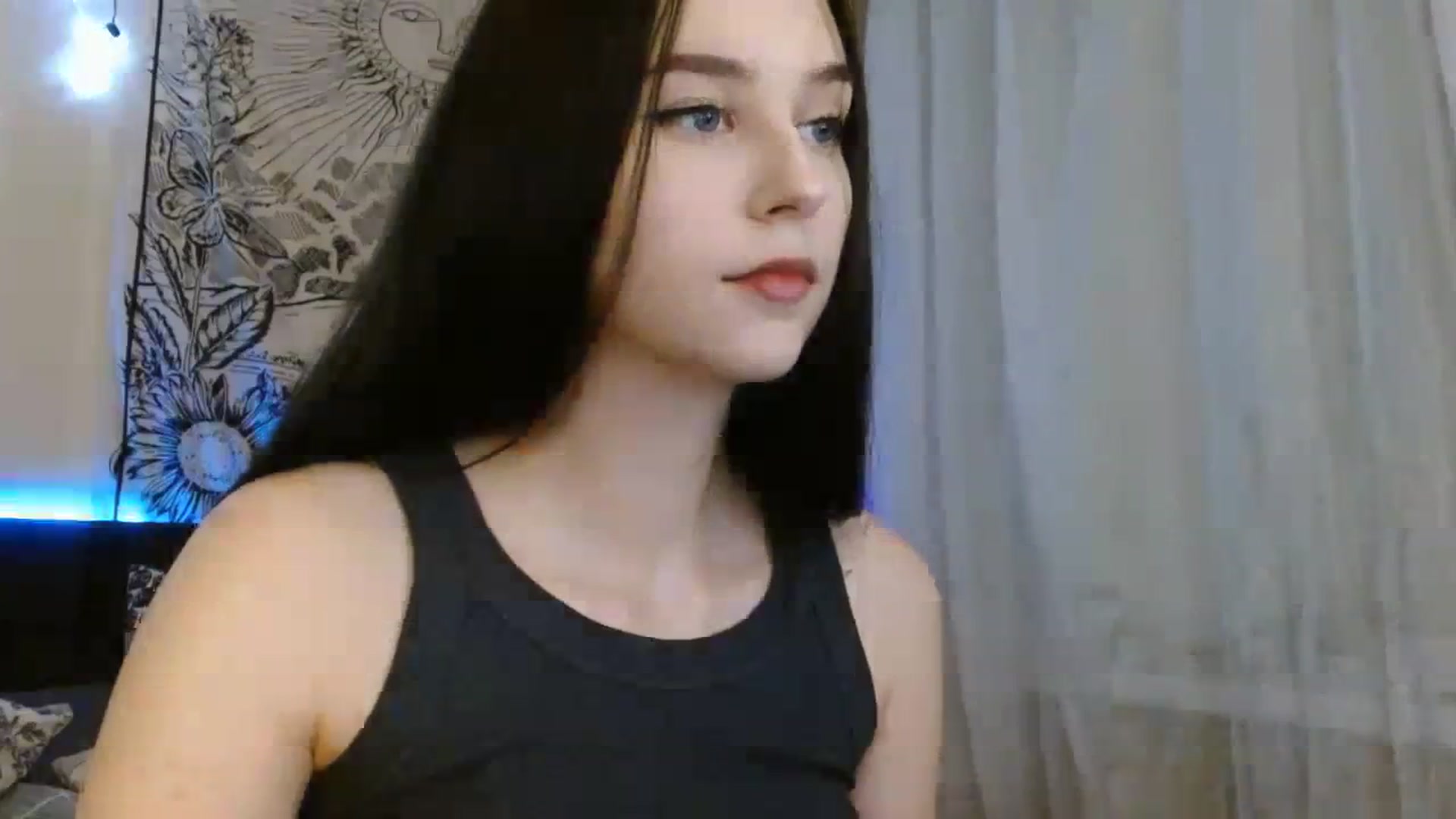 Gallery image thumbnail from ElsieF_'s myfreecams stream on, 12/21/2023, 16:37 image 5 of 20