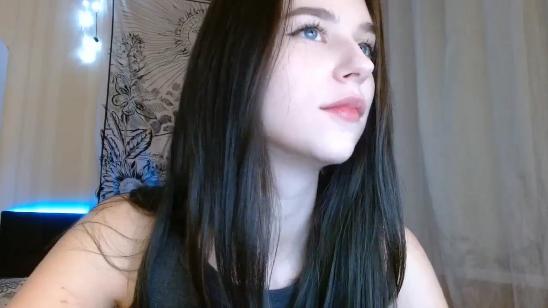 Gallery image thumbnail from ElsieF_'s myfreecams stream on, 12/21/2023, 17:40 image 10 of 20