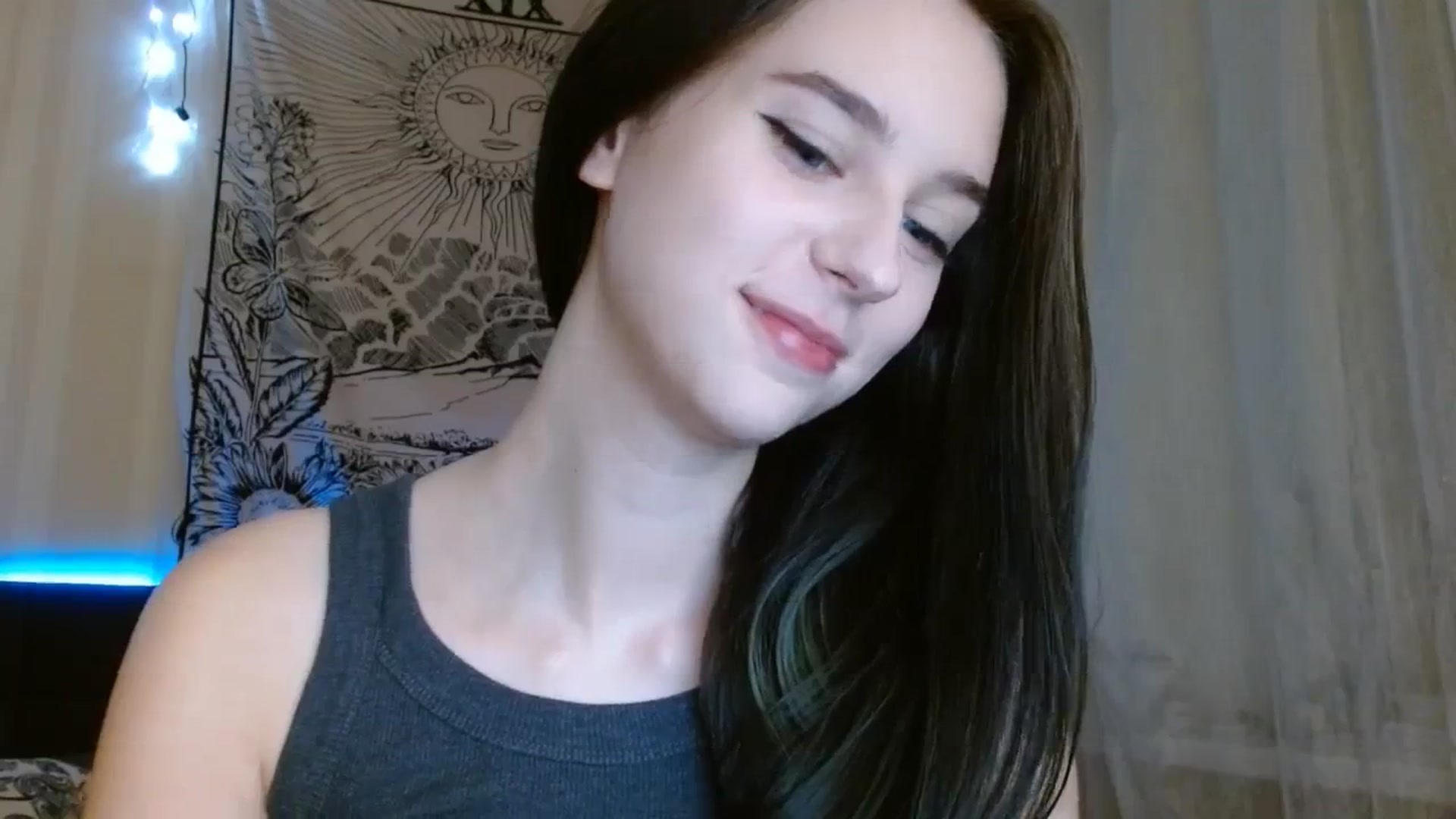 Gallery image thumbnail from ElsieF_'s myfreecams stream on, 12/21/2023, 17:40 image 4 of 20