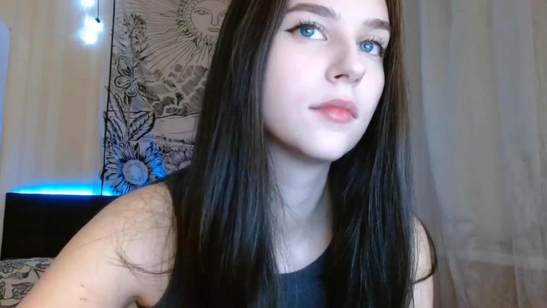 Gallery image thumbnail from ElsieF_'s myfreecams stream on, 12/21/2023, 17:40 image 16 of 20