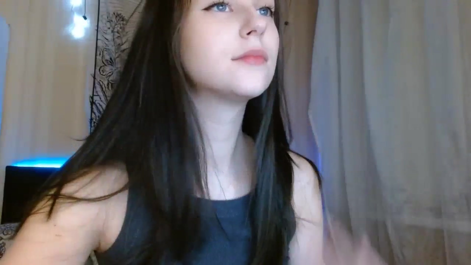 Gallery image thumbnail from ElsieF_'s myfreecams stream on, 12/21/2023, 17:40 image 14 of 20