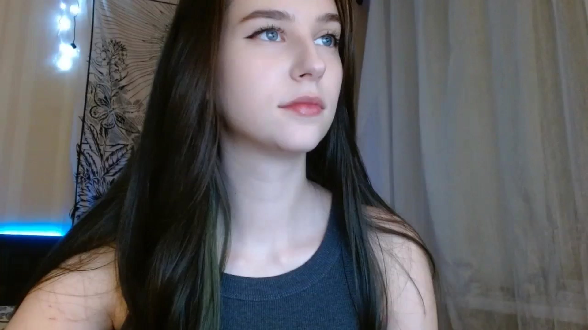 Gallery image thumbnail from ElsieF_'s myfreecams stream on, 12/21/2023, 17:40 image 1 of 20