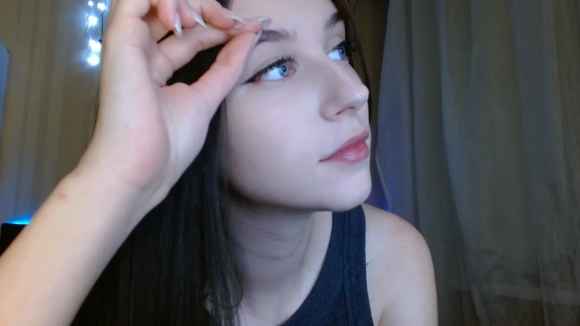 Gallery image thumbnail from ElsieF_'s myfreecams stream on, 12/21/2023, 17:40 image 12 of 20