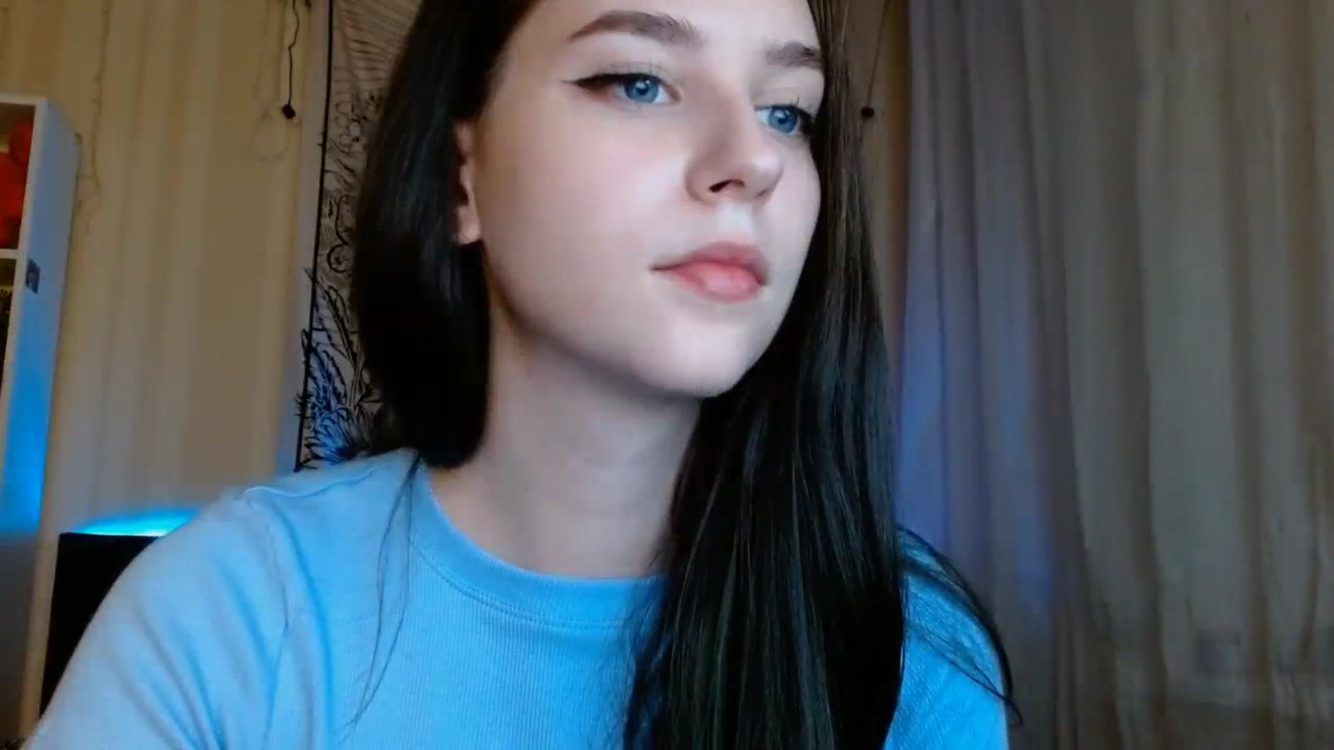 Gallery image thumbnail from ElsieF_'s myfreecams stream on, 12/24/2023, 20:22 image 4 of 20