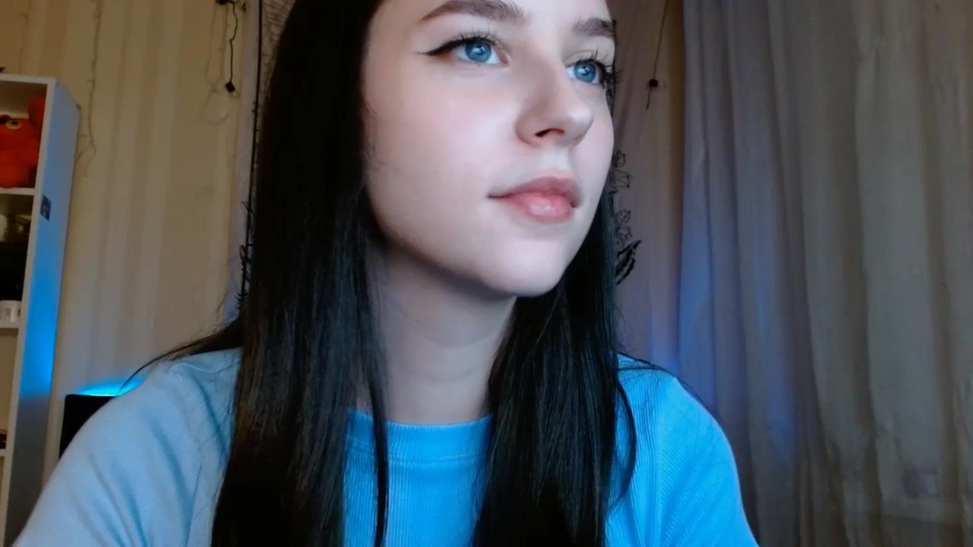 Gallery image thumbnail from ElsieF_'s myfreecams stream on, 12/24/2023, 20:22 image 8 of 20