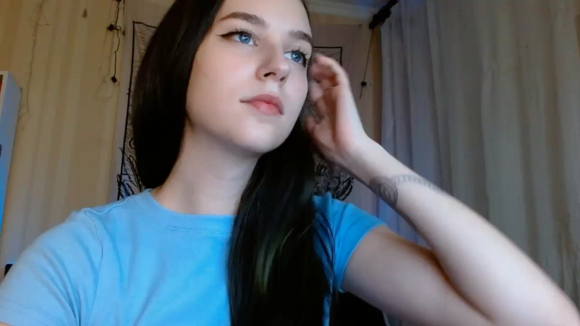 Gallery image thumbnail from ElsieF_'s myfreecams stream on, 12/24/2023, 20:22 image 20 of 20