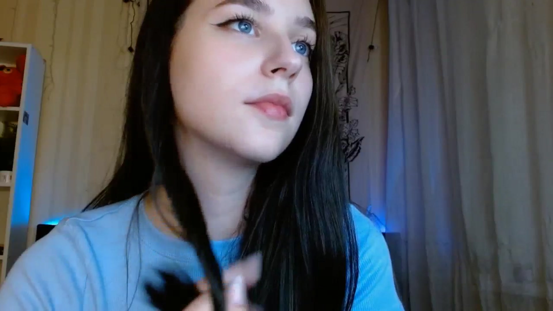 Gallery image thumbnail from ElsieF_'s myfreecams stream on, 12/24/2023, 20:22 image 6 of 20