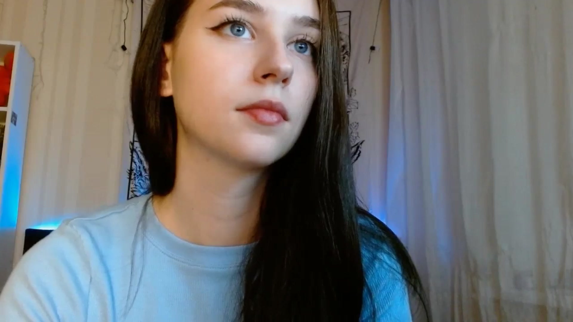 Gallery image thumbnail from ElsieF_'s myfreecams stream on, 12/24/2023, 20:22 image 3 of 20