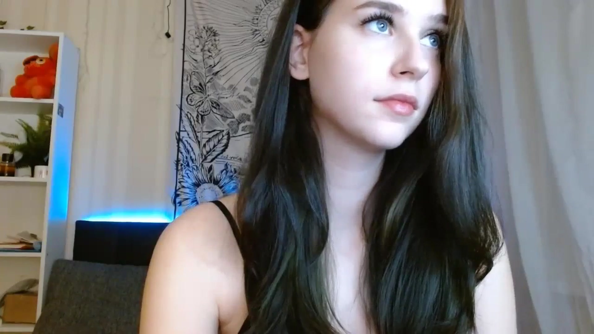 Gallery image thumbnail from ElsieF_'s myfreecams stream on, 12/26/2023, 18:19 image 2 of 20