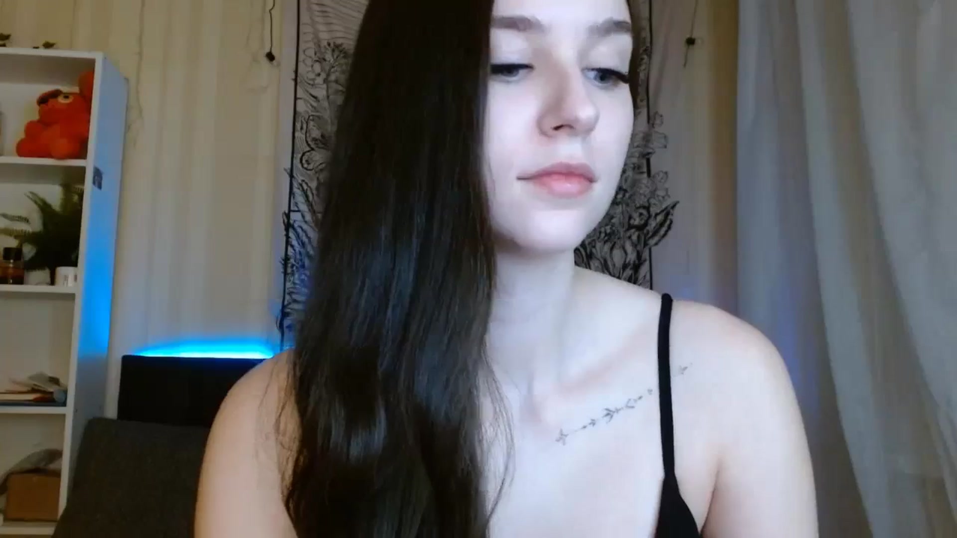 Gallery image thumbnail from ElsieF_'s myfreecams stream on, 12/26/2023, 18:19 image 6 of 20