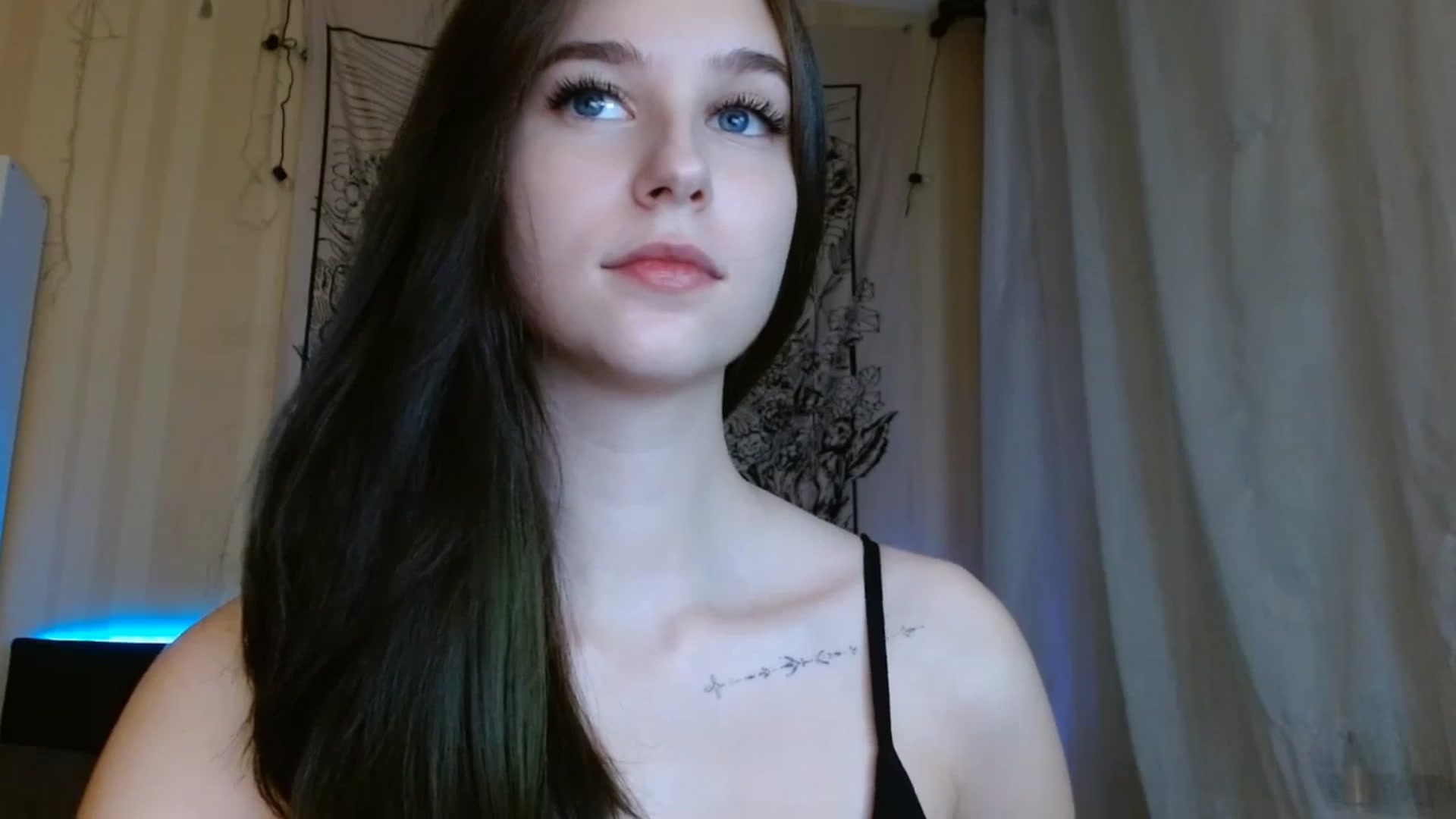 Gallery image thumbnail from ElsieF_'s myfreecams stream on, 12/26/2023, 18:19 image 7 of 20