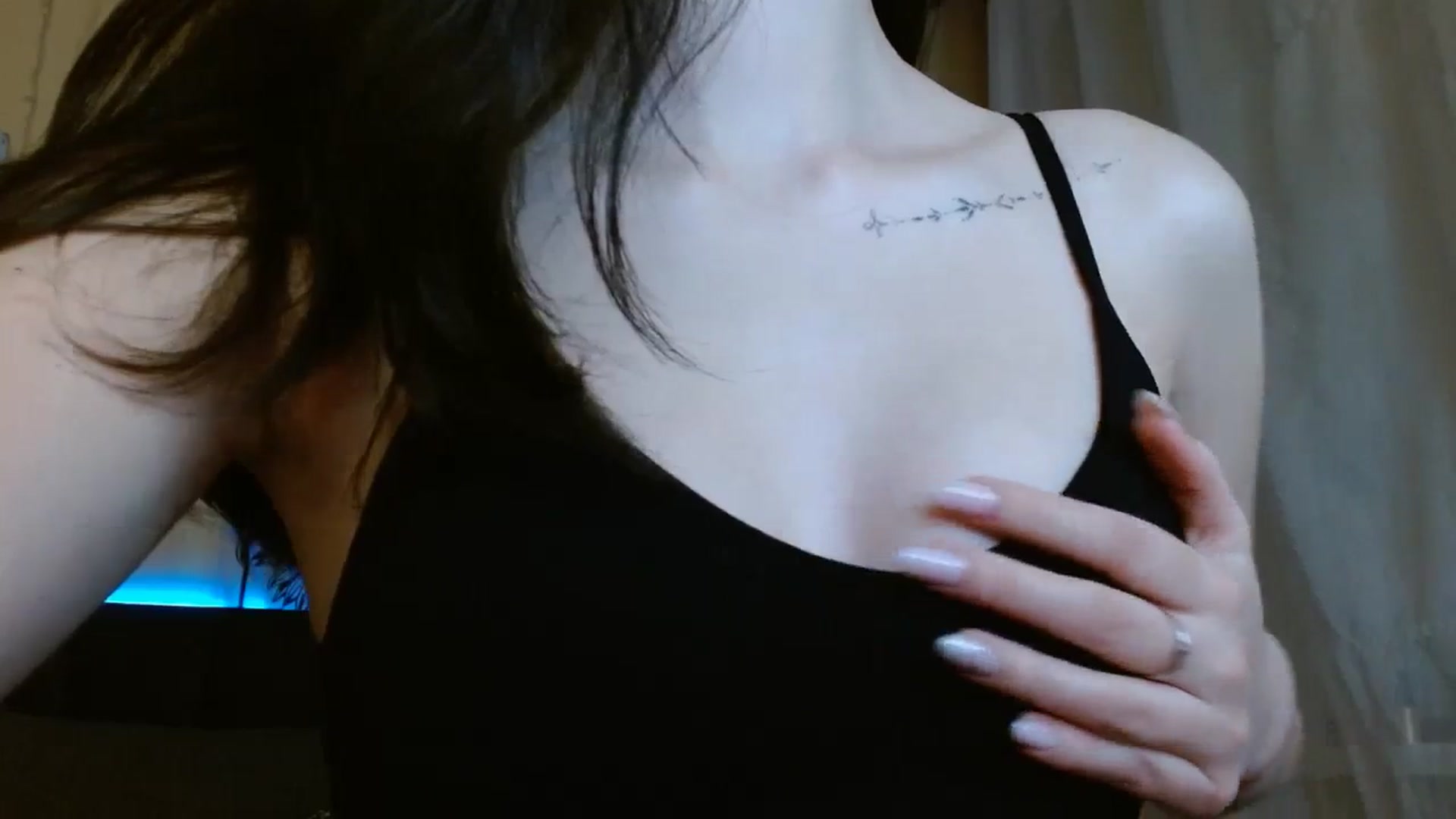 Gallery image thumbnail from ElsieF_'s myfreecams stream on, 12/26/2023, 18:19 image 8 of 20