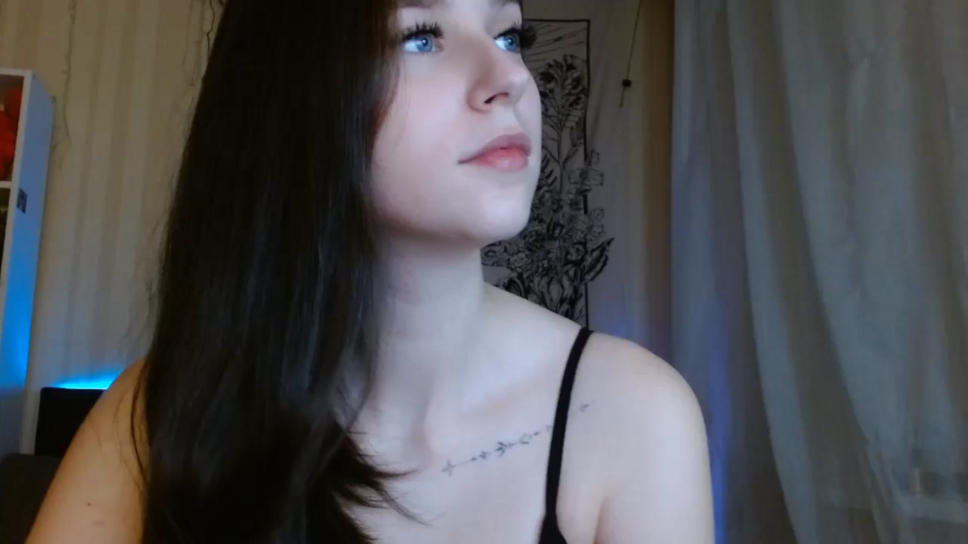 Gallery image thumbnail from ElsieF_'s myfreecams stream on, 12/26/2023, 18:19 image 17 of 20