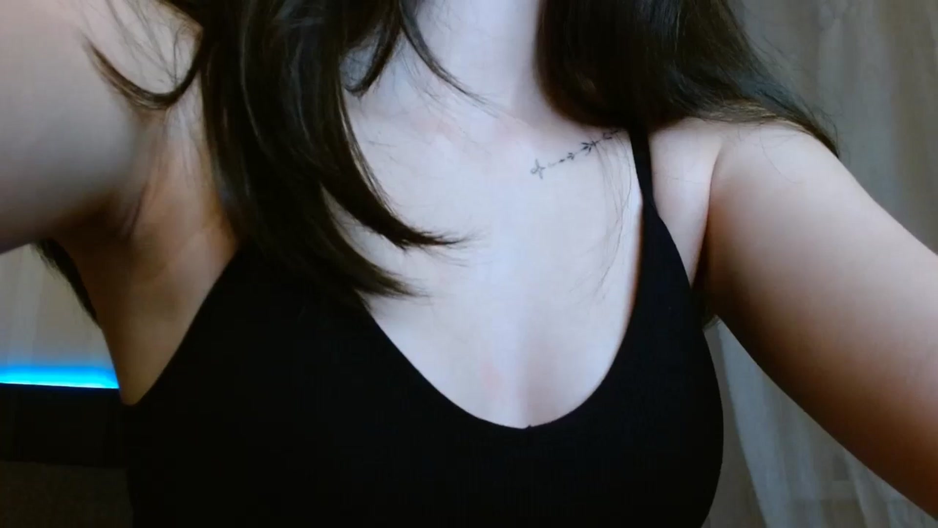 Gallery image thumbnail from ElsieF_'s myfreecams stream on, 12/26/2023, 19:32 image 10 of 20