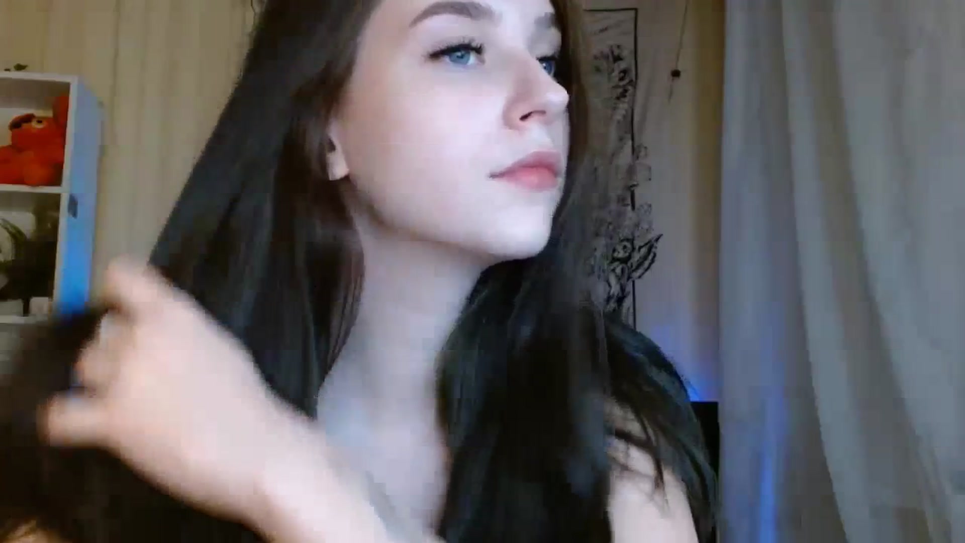 Gallery image thumbnail from ElsieF_'s myfreecams stream on, 12/26/2023, 19:32 image 4 of 20