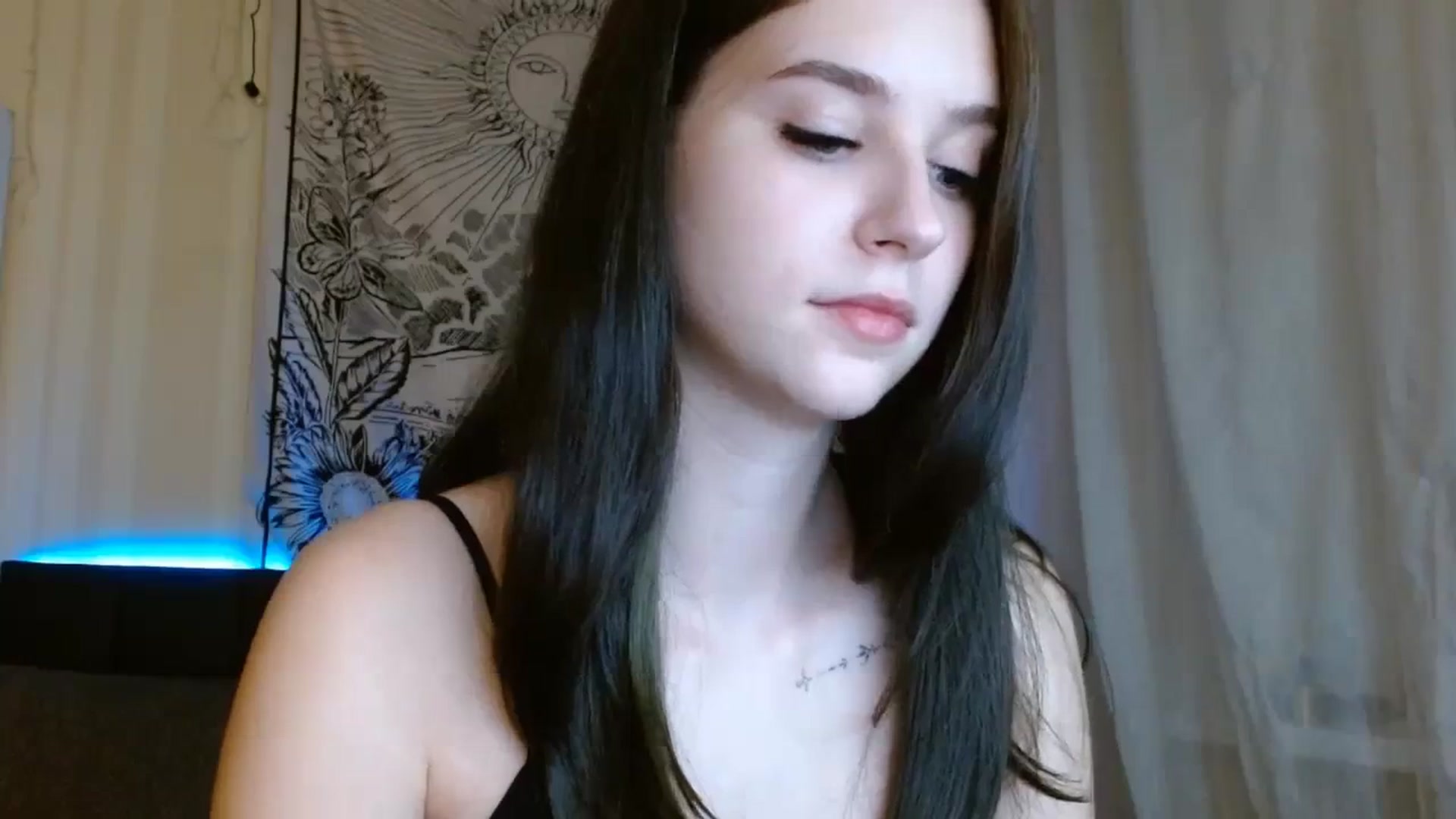 Gallery image thumbnail from ElsieF_'s myfreecams stream on, 12/26/2023, 19:32 image 15 of 20