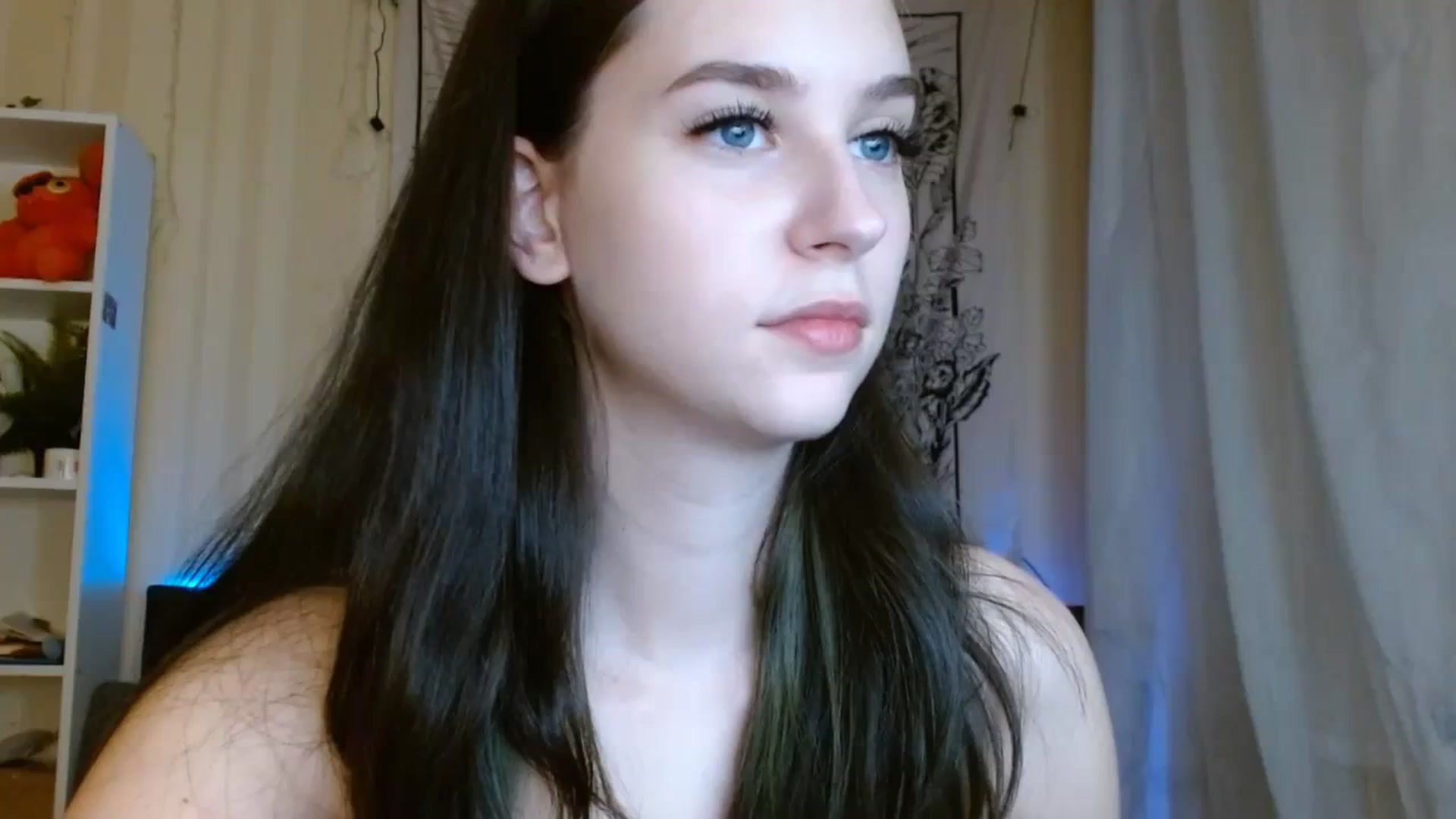 Gallery image thumbnail from ElsieF_'s myfreecams stream on, 12/26/2023, 19:32 image 5 of 20
