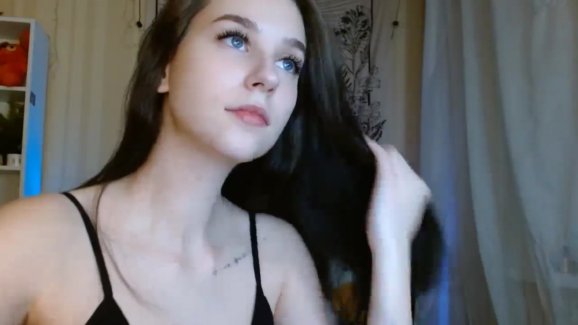 Gallery image thumbnail from ElsieF_'s myfreecams stream on, 12/26/2023, 19:32 image 19 of 20