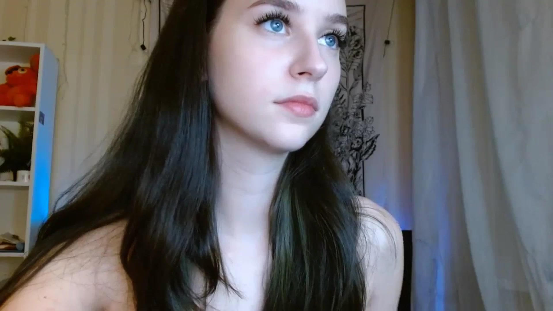 Gallery image thumbnail from ElsieF_'s myfreecams stream on, 12/26/2023, 19:32 image 6 of 20