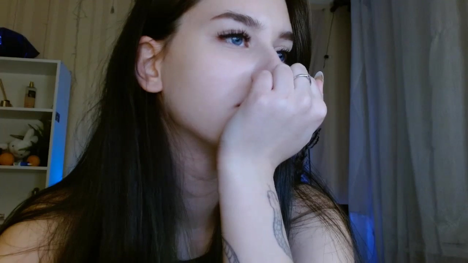 Gallery image thumbnail from ElsieF_'s myfreecams stream on, 01/03/2024, 20:37 image 8 of 20