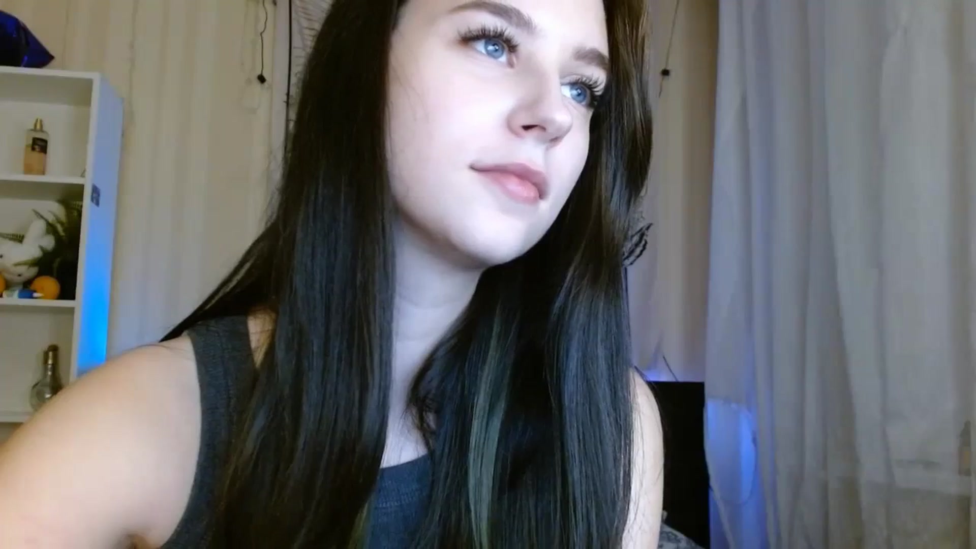Gallery image thumbnail from ElsieF_'s myfreecams stream on, 01/03/2024, 20:37 image 19 of 20