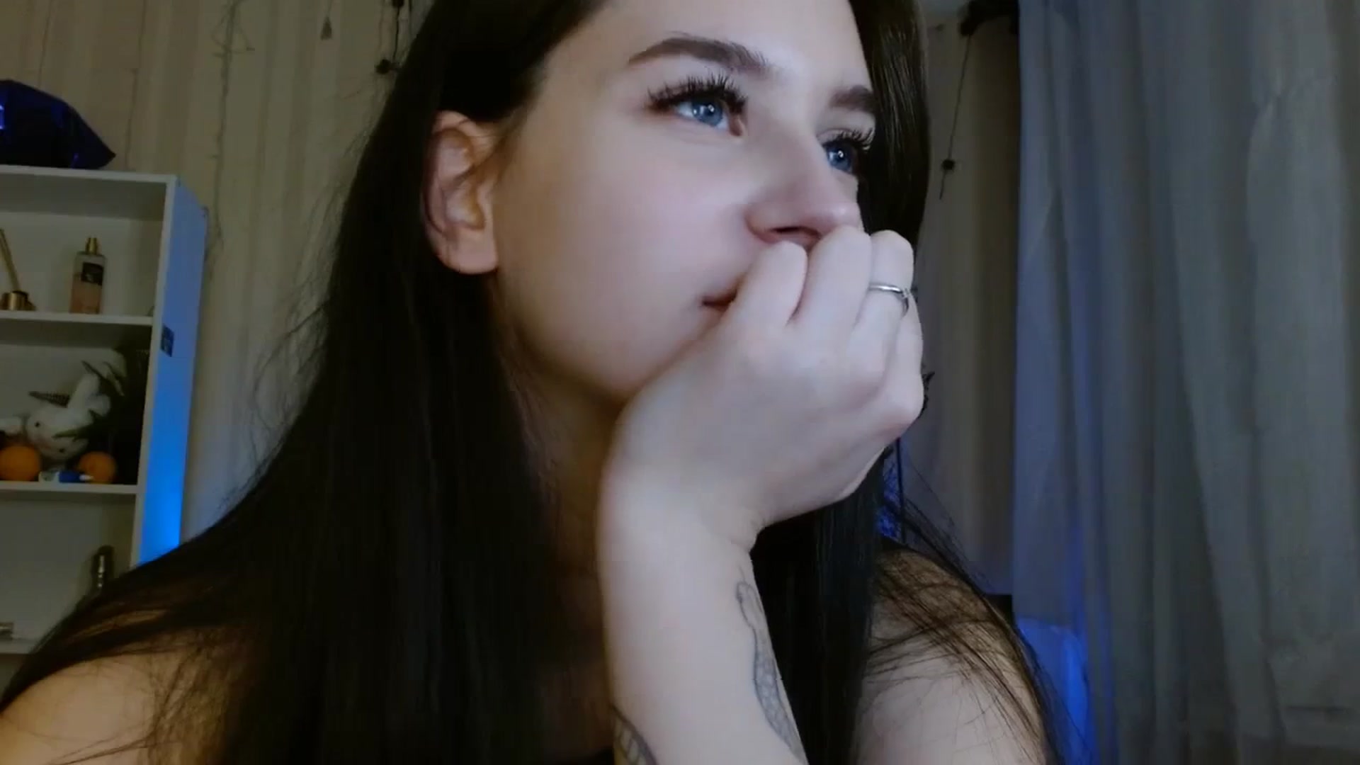 Gallery image thumbnail from ElsieF_'s myfreecams stream on, 01/03/2024, 20:37 image 9 of 20