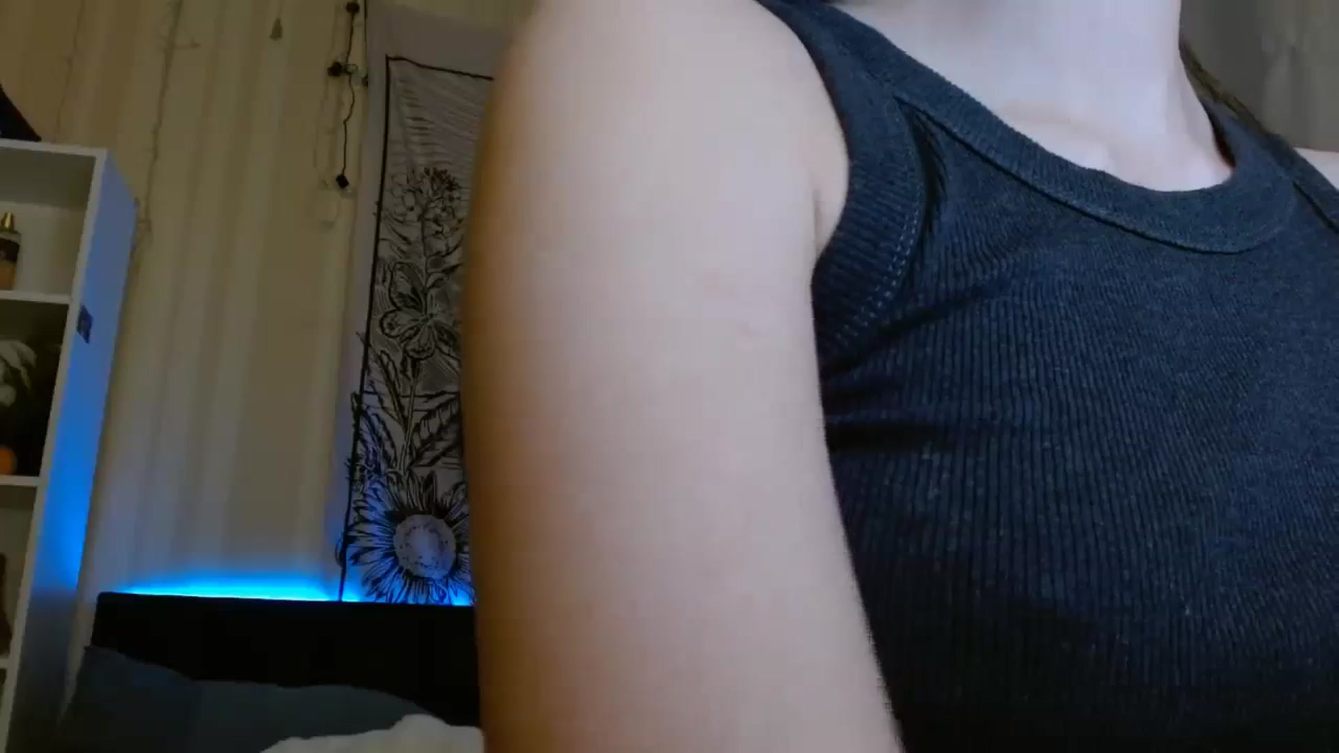 Gallery image thumbnail from ElsieF_'s myfreecams stream on, 01/03/2024, 20:37 image 6 of 20