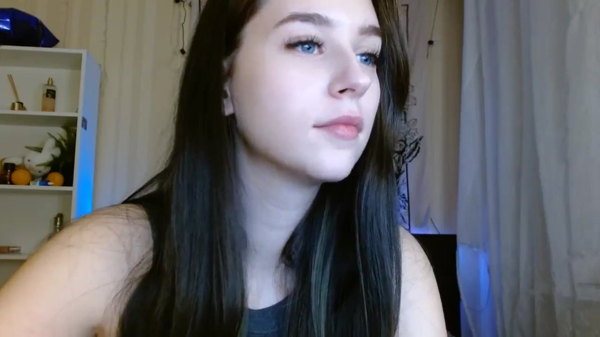 Gallery image thumbnail from ElsieF_'s myfreecams stream on, 01/03/2024, 20:37 image 15 of 20