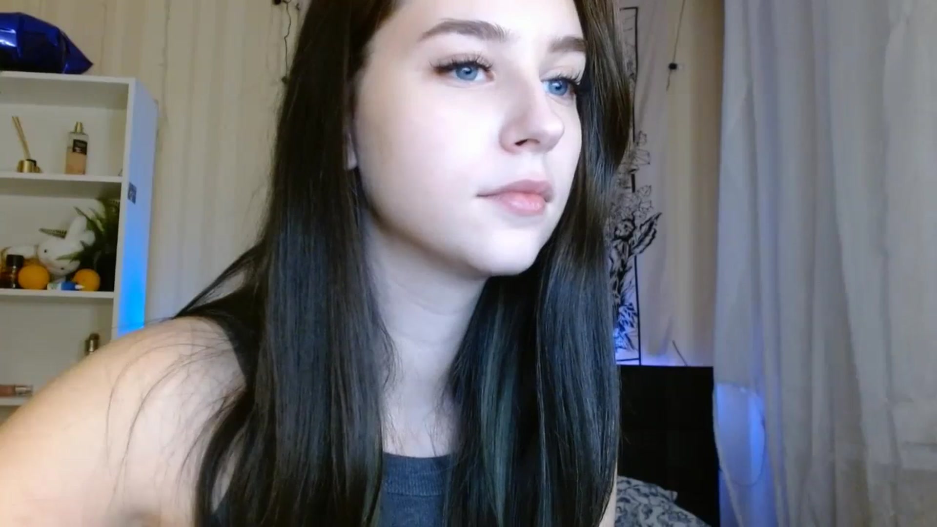 Gallery image thumbnail from ElsieF_'s myfreecams stream on, 01/03/2024, 20:37 image 17 of 20