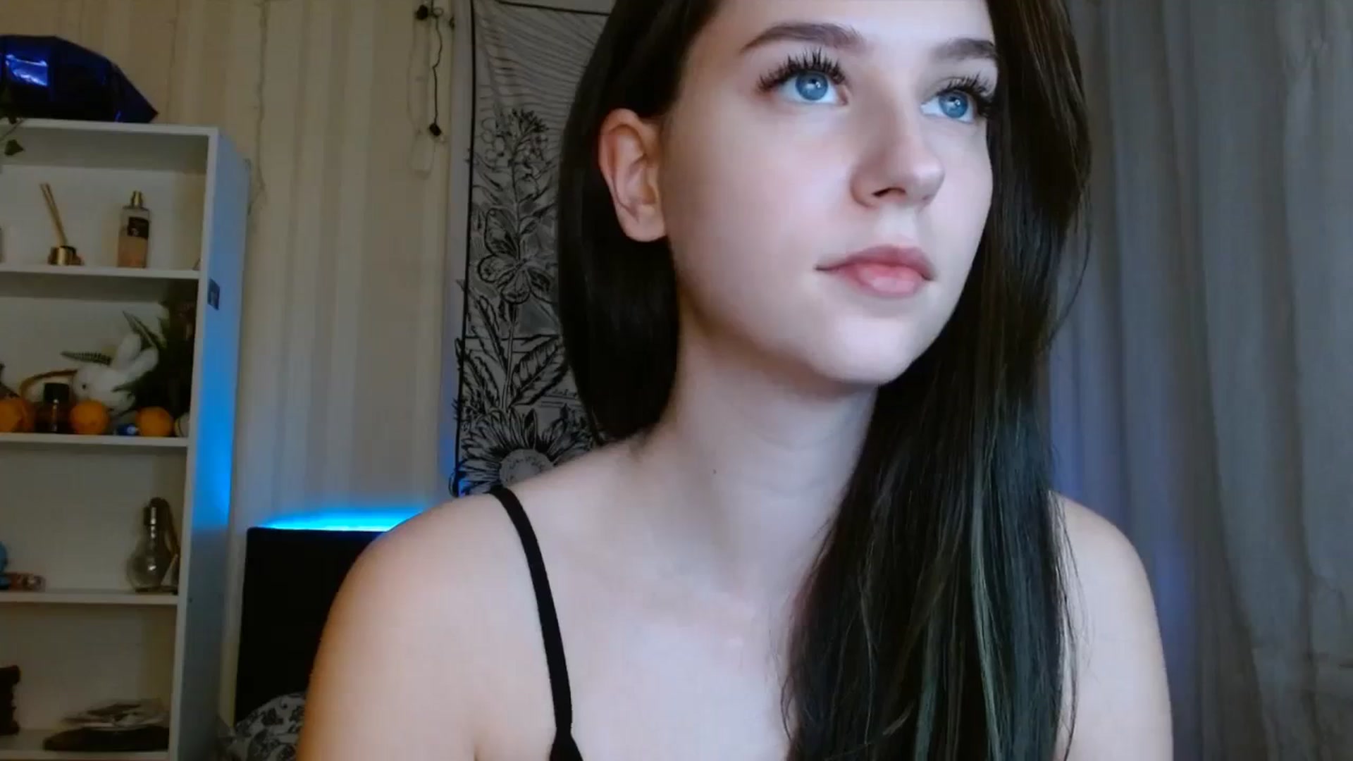 Gallery image thumbnail from ElsieF_'s myfreecams stream on, 01/05/2024, 17:41 image 17 of 20